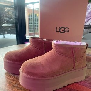 BNWT! Classic Mini Platform UGGS